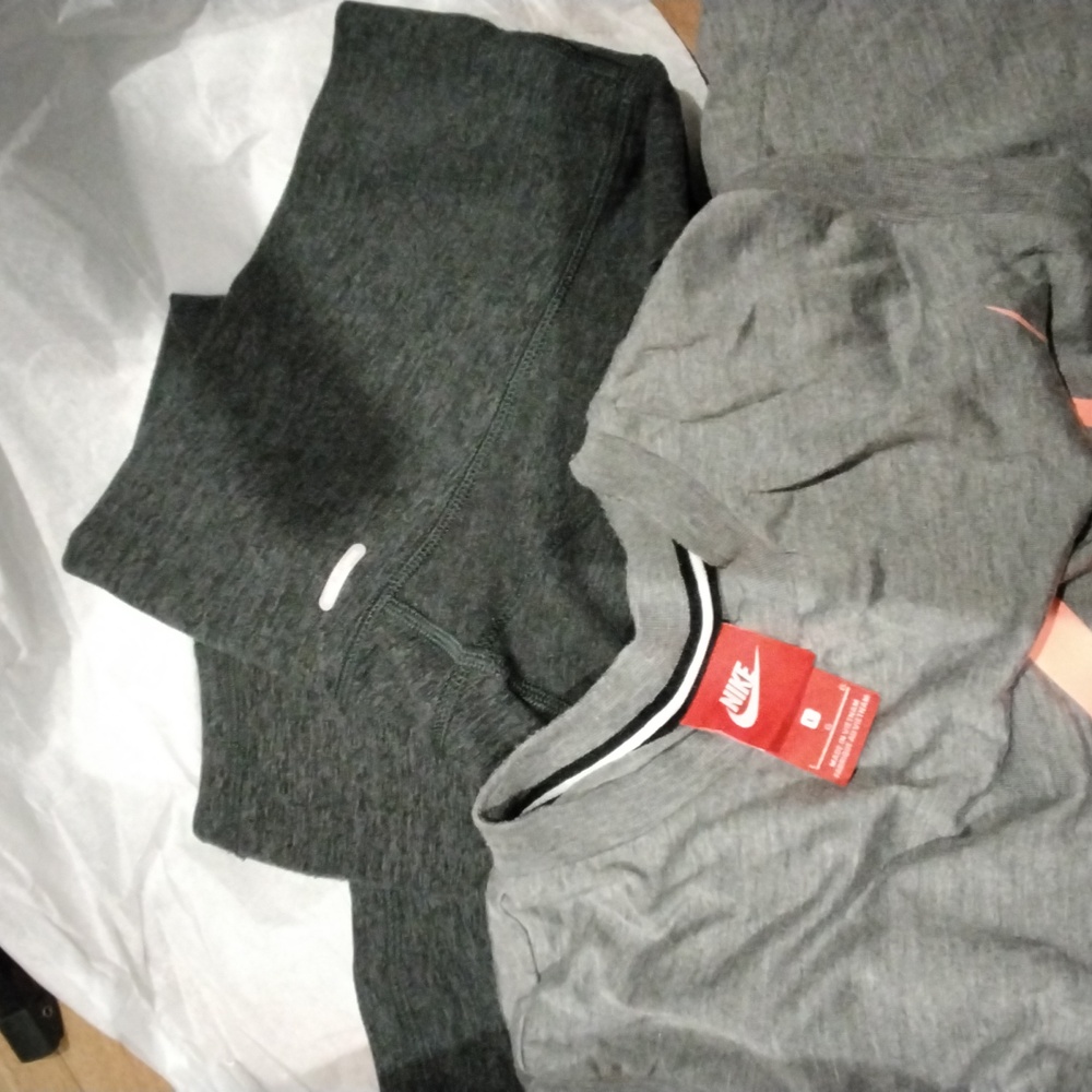Large Nike Gray Top and Aerie Gray Leggings